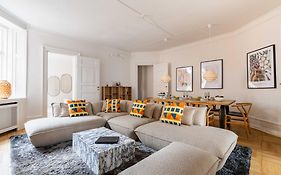 Rare 4Br Apartment W Unique Details In Cph City